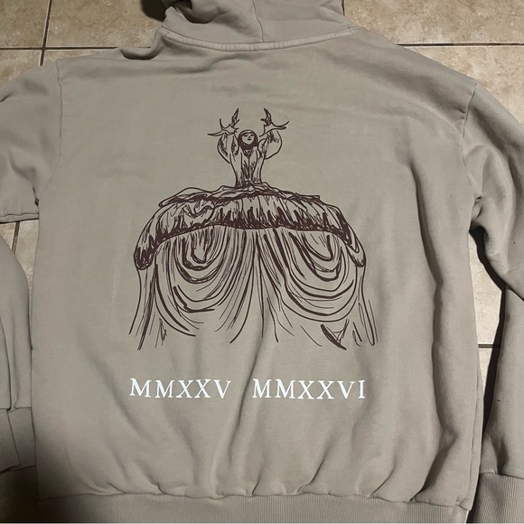 Lady Gaga Mayhem Tour Opera Haus Zipped Hoodie size large - Picture 4 of 5